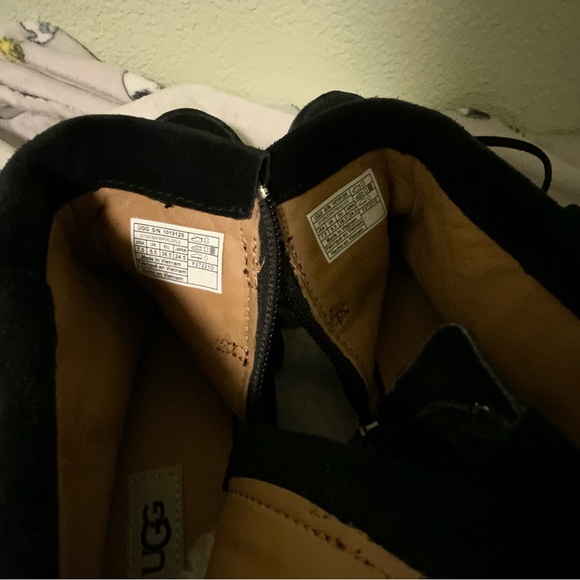 UGG Black Suede Moccasins Like New - Picture 11 of 11